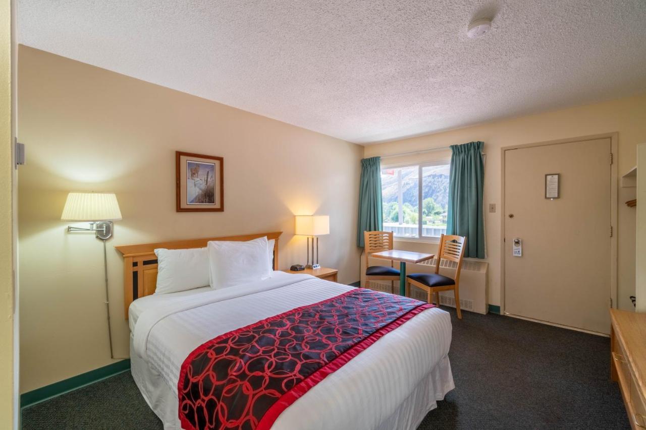 Canada'S Best Value Desert Inn & Suites Cache Creek Exterior photo