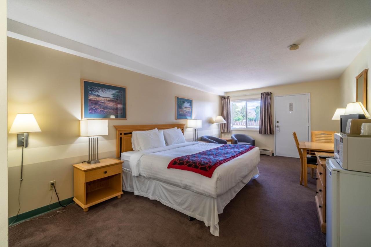 Canada'S Best Value Desert Inn & Suites Cache Creek Exterior photo