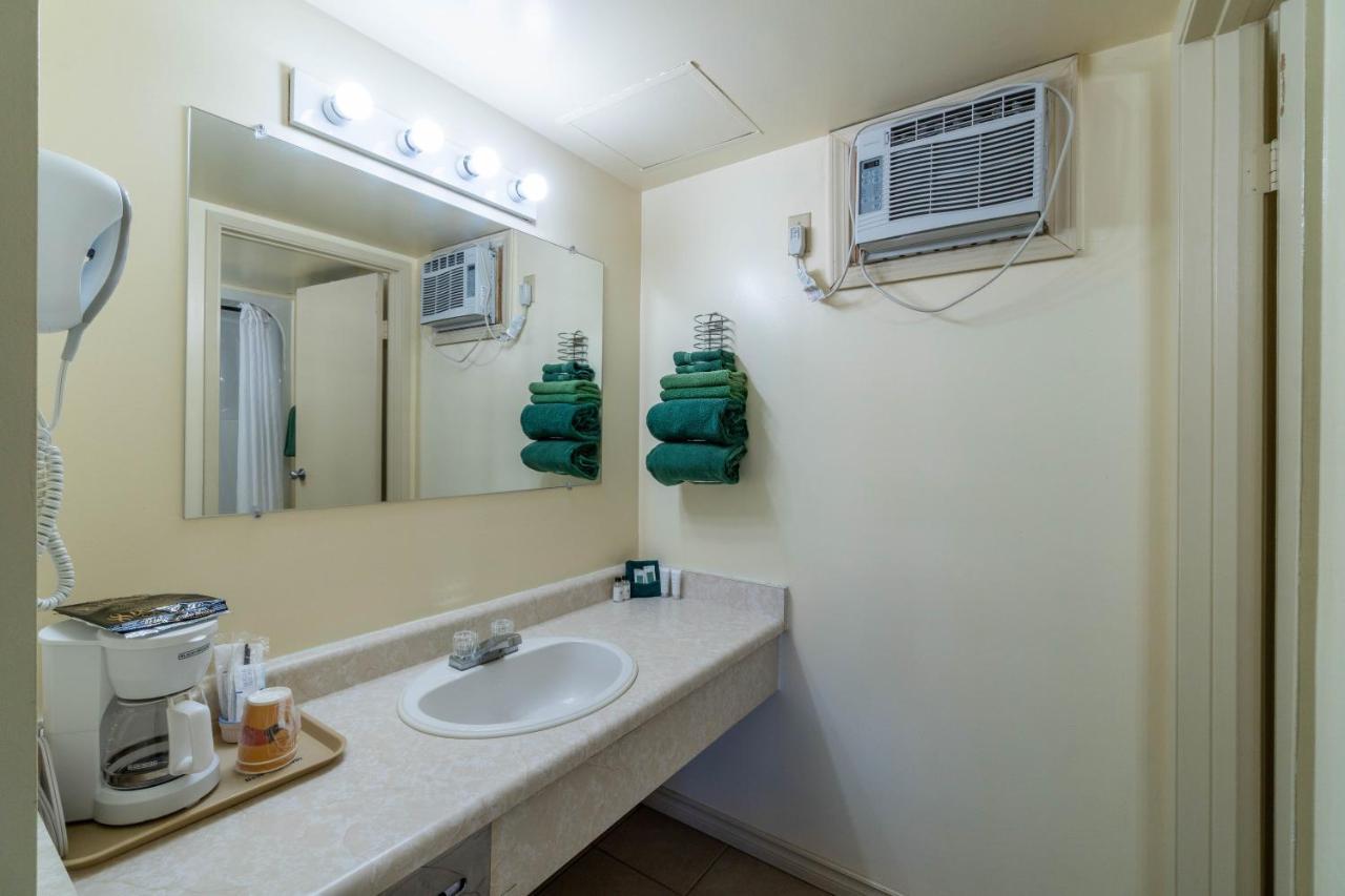 Canada'S Best Value Desert Inn & Suites Cache Creek Exterior photo