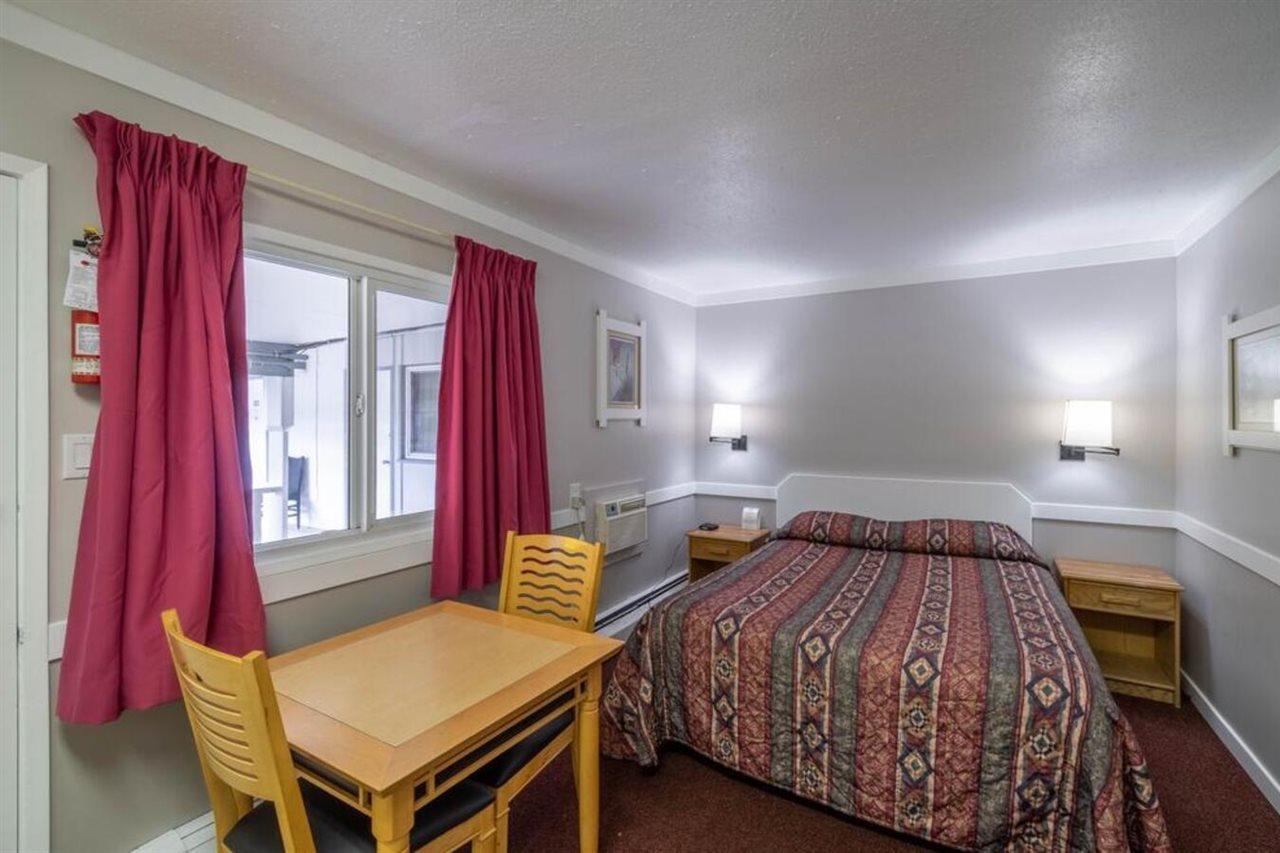 Canada'S Best Value Desert Inn & Suites Cache Creek Exterior photo
