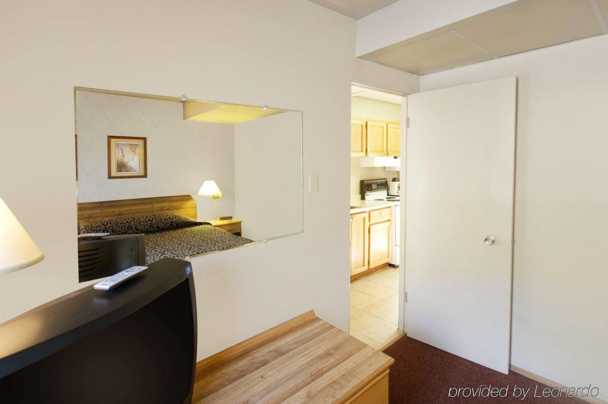 Canada'S Best Value Desert Inn & Suites Cache Creek Room photo