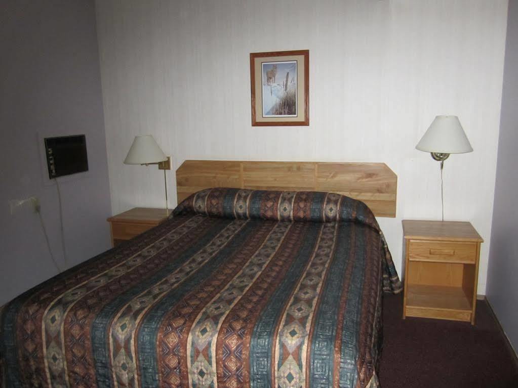 Canada'S Best Value Desert Inn & Suites Cache Creek Exterior photo