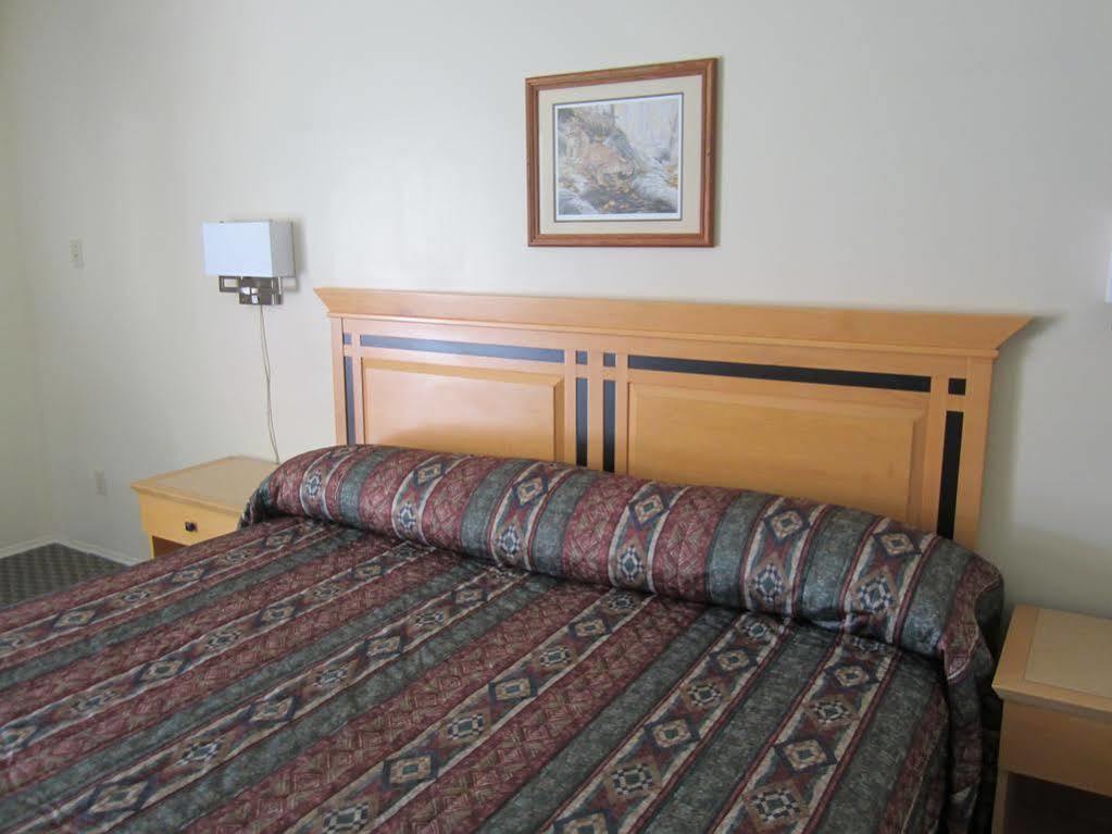 Canada'S Best Value Desert Inn & Suites Cache Creek Exterior photo