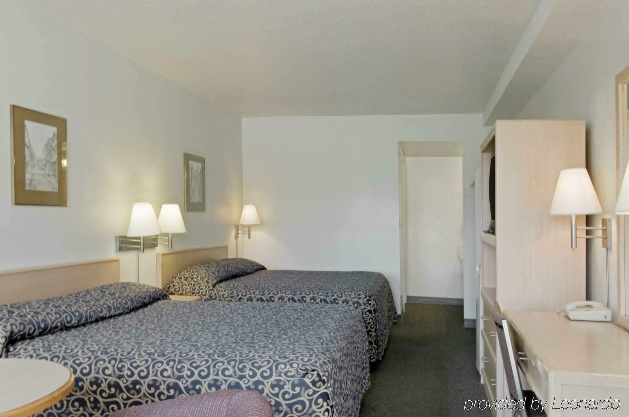 Canada'S Best Value Desert Inn & Suites Cache Creek Exterior photo